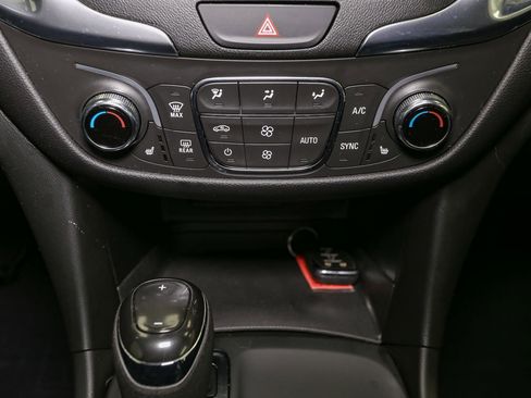 Used 2021 Chevrolet Equinox LT AWD/4WD image 32