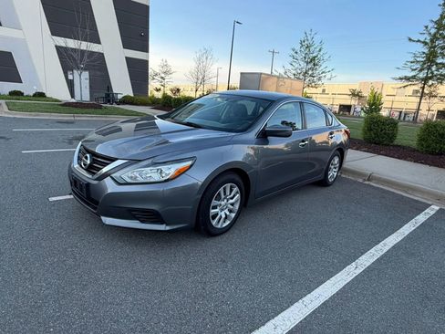 Used 2016 Nissan Altima 2.5 S w/ Power Driver Seat Package FWD image 2