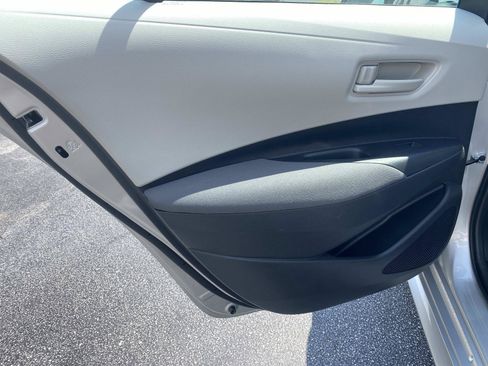 Used 2025 Toyota Corolla LE FWD image 17