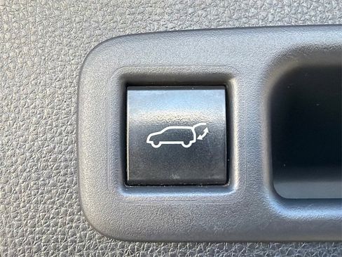 Used 2021 Toyota Highlander Platinum image 19