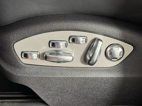 Certified 2026 Porsche Macan AWD/4WD image 29