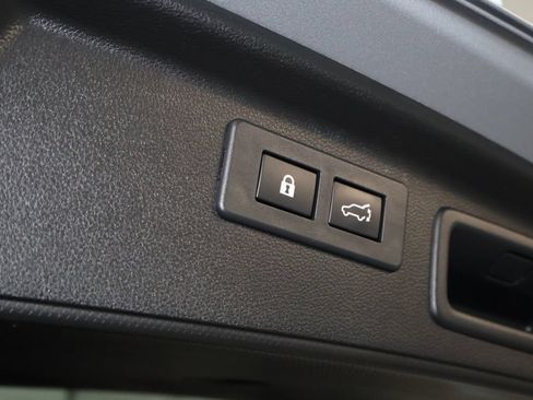 Used 2023 Subaru Forester Premium AWD/4WD image 18