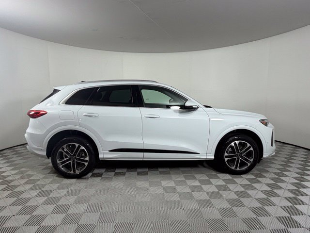 Certified 2025 Audi Q5 Premium w/ Convenience Package AWD/4WD image 9