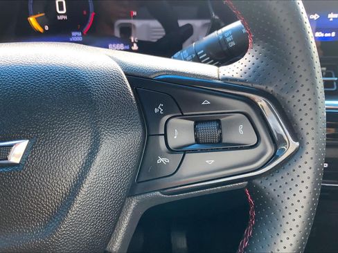 Certified 2026 Chevrolet Trax RS w/ Sunroof Package FWD image 25