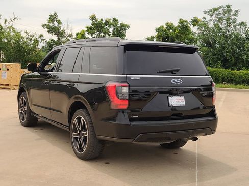 Used 2021 Ford Expedition Limited RWD image 2