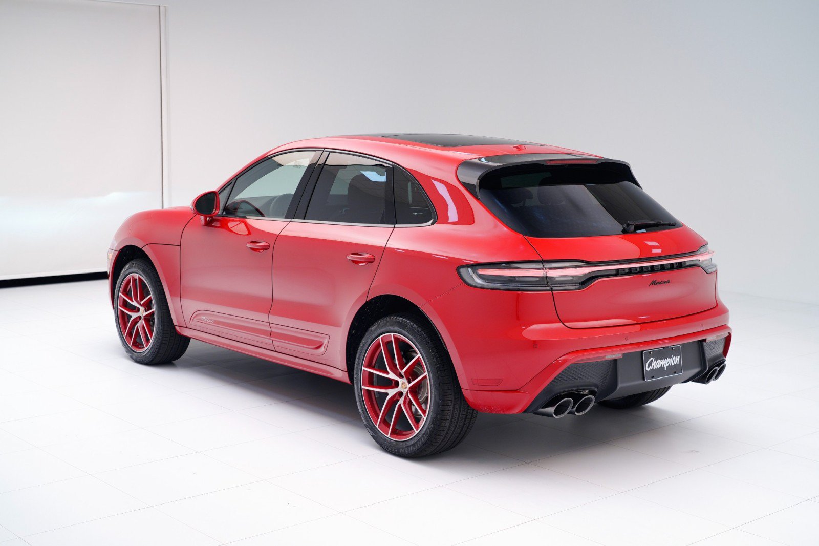 Certified 2026 Porsche Macan AWD/4WD image 3