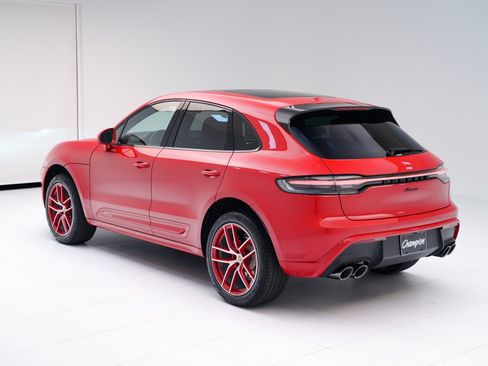 Certified 2026 Porsche Macan AWD/4WD image 3