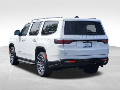 Used 2025 Jeep Wagoneer 4WD image 8