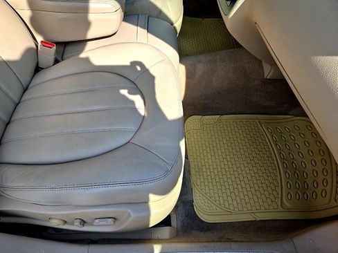 Used 2011 Buick Lucerne CXL w/ Driver Confidence Package image 30