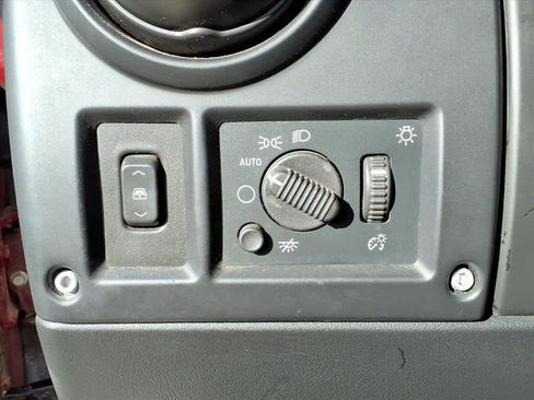 Used 2005 HUMMER H2 SUT w/ Preferred Equipment Group image 14