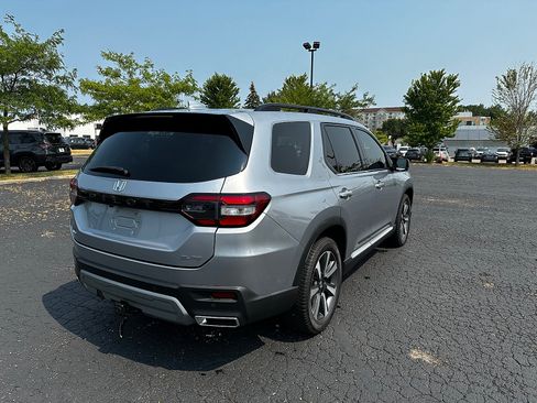Used 2023 Honda Pilot Elite image 3