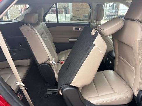 Used 2023 Ford Explorer Limited image 13
