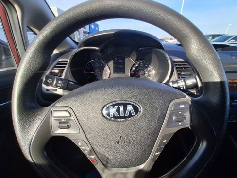 Used 2017 Kia Forte LX image 12