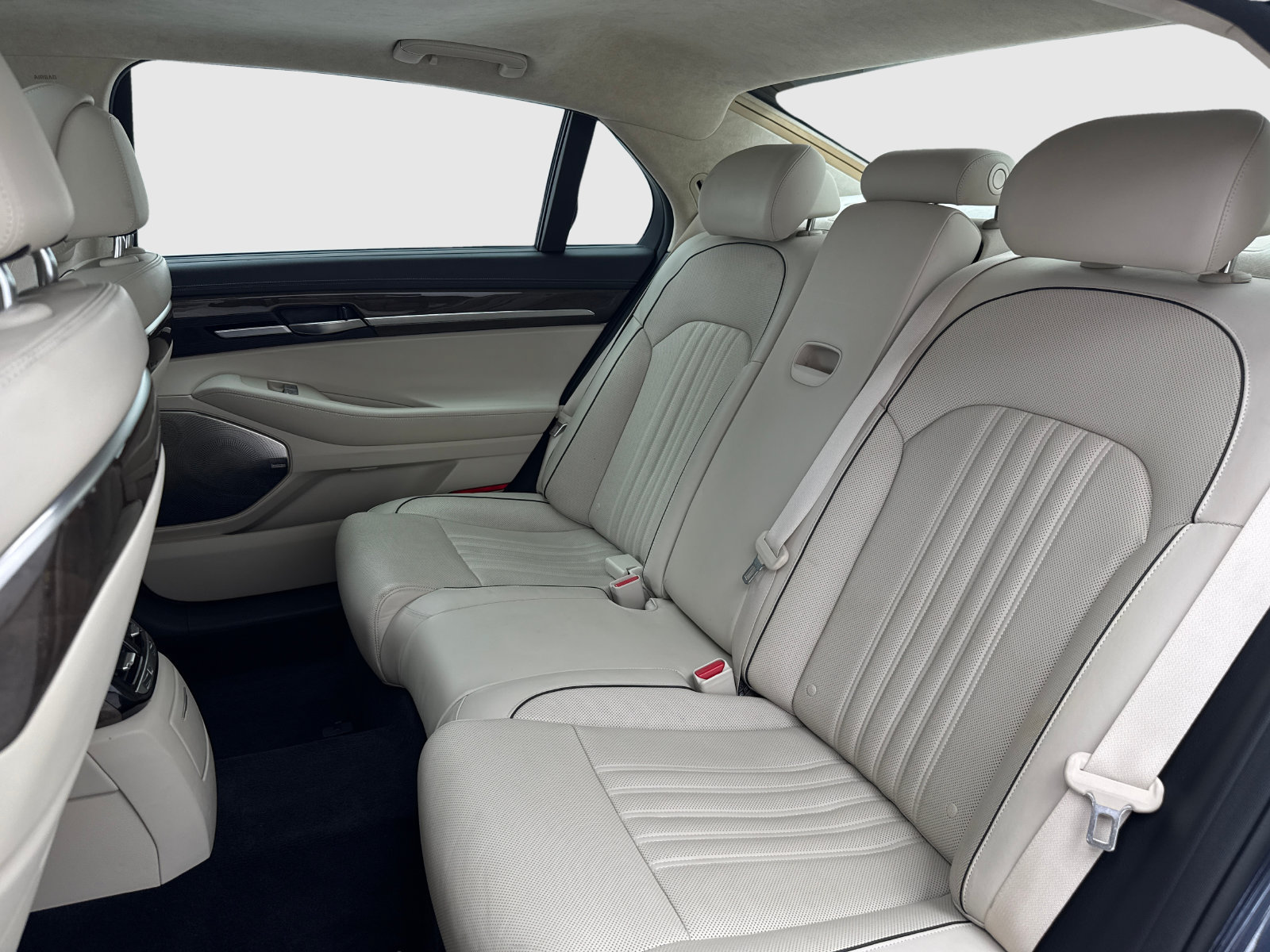 Used 2017 Genesis G90 3.3T Premium RWD image 37