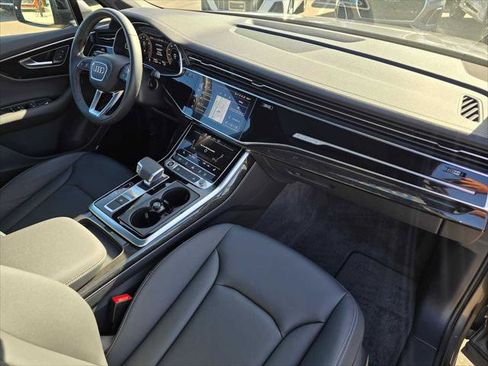 Certified 2025 Audi Q7 2.0T Premium w/ Convenience Plus Package AWD/4WD image 10