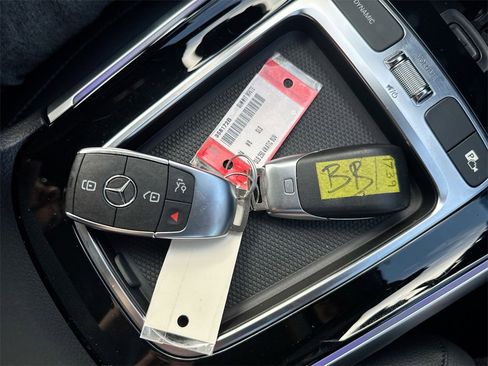 Used 2024 Mercedes-Benz GLB 250 4MATIC image 36