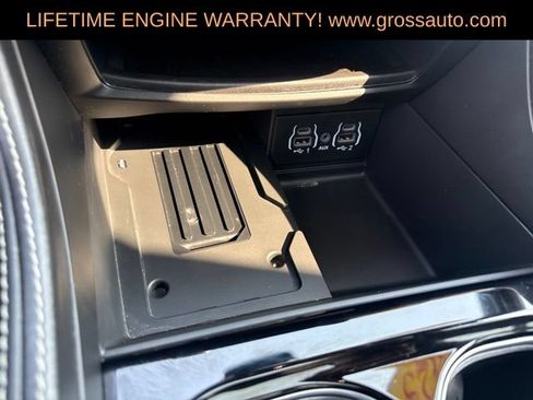 Used 2025 Chrysler Pacifica Limited FWD image 23