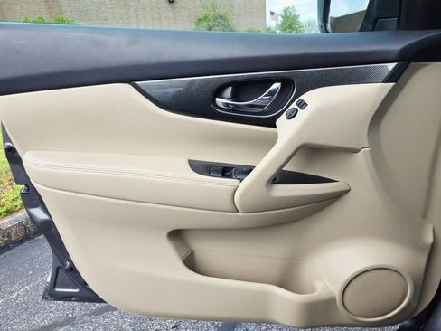 Used 2016 Nissan Rogue SL w/ SL Premium Package image 35