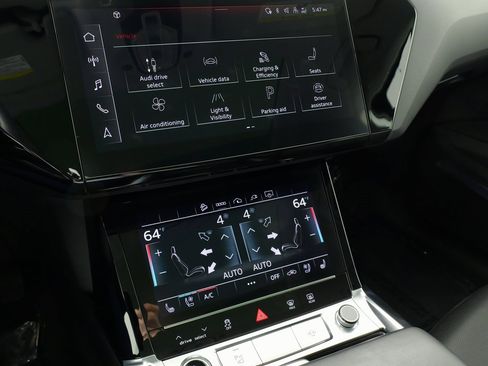 Used 2022 Audi e-tron Premium Plus w/ Premium Plus Package image 71