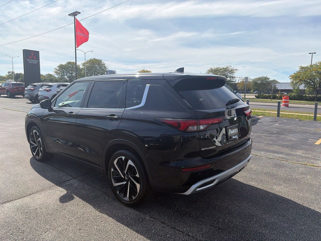 Used 2024 Mitsubishi Outlander SE FWD image 3