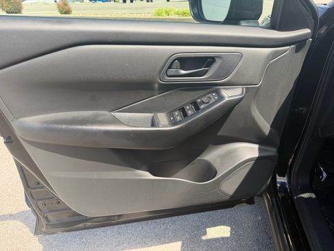 Used 2024 Nissan Rogue S AWD/4WD image 22