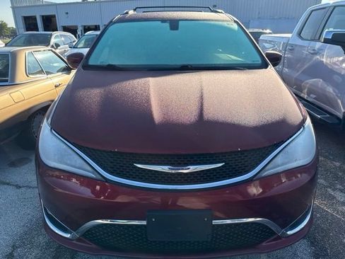 Used 2019 Chrysler Pacifica Touring-L Plus w/ Tire & Wheel Group FWD image 7