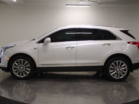 Used 2017 Cadillac XT5 Platinum w/ Driver Assist Package image 4