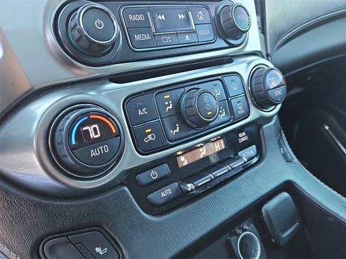 Used 2019 Chevrolet Suburban LT image 25