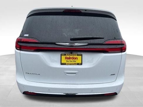 New 2026 Chrysler Pacifica Select AWD/4WD image 6