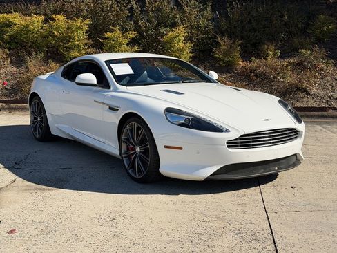 Used 2015 Aston Martin DB9 Coupe image 14
