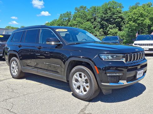 Used 2023 Jeep Grand Cherokee L Limited AWD/4WD image 25