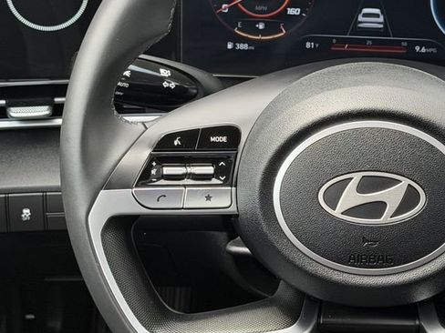 Used 2025 Hyundai Elantra SEL FWD image 12