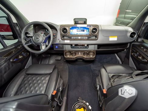 Used 2025 Mercedes-Benz Sprinter 3500 image 29