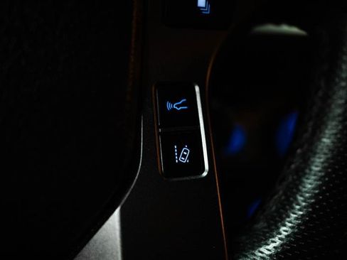 Used 2022 Toyota Tacoma TRD Off-Road w/ Technology Package image 18