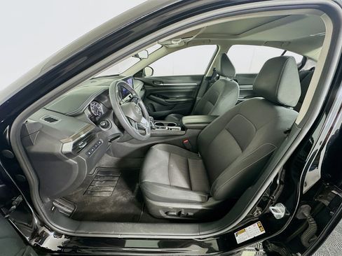 Used 2023 Nissan Altima 2.5 SV w/ SV Premium Package image 13