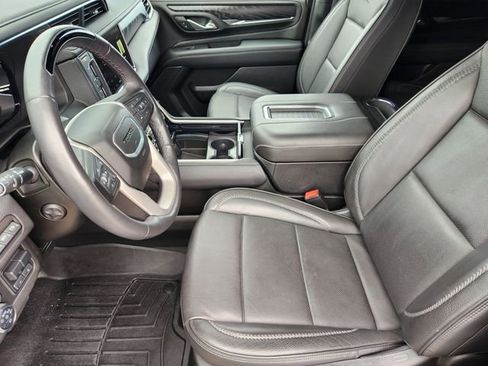 Used 2024 GMC Yukon Denali w/ Denali Reserve Package image 13