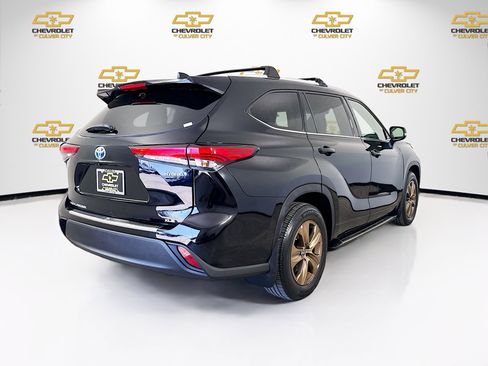 Used 2022 Toyota Highlander Bronze Edition FWD image 7