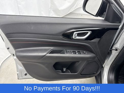 Used 2025 Jeep Compass Trailhawk image 14