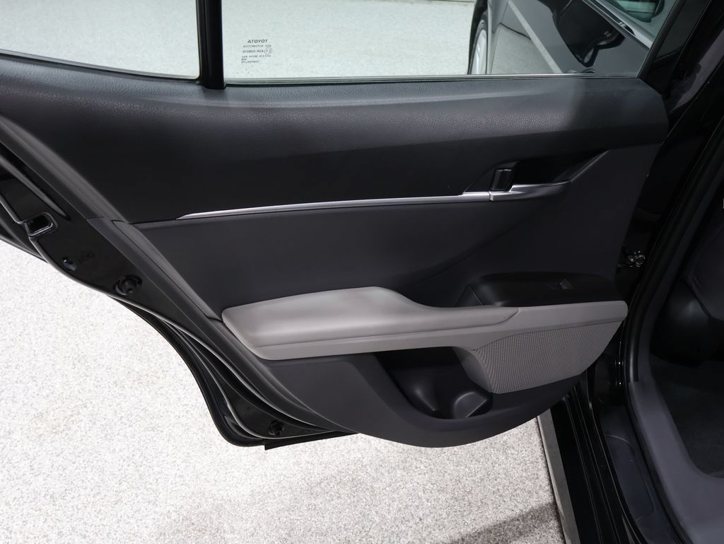 Used 2022 Toyota Camry LE AWD/4WD image 18