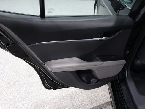 Used 2022 Toyota Camry LE AWD/4WD image 18