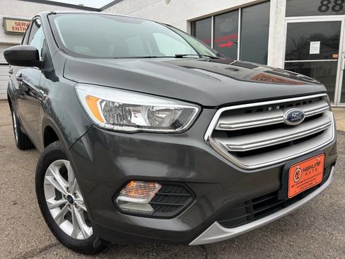 Used 2019 Ford Escape SE image 1