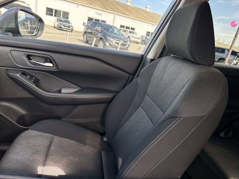 Used 2025 Nissan Rogue SV image 15