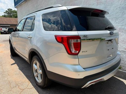 Used 2016 Ford Explorer XLT w/ Equipment Group 202A FWD image 5