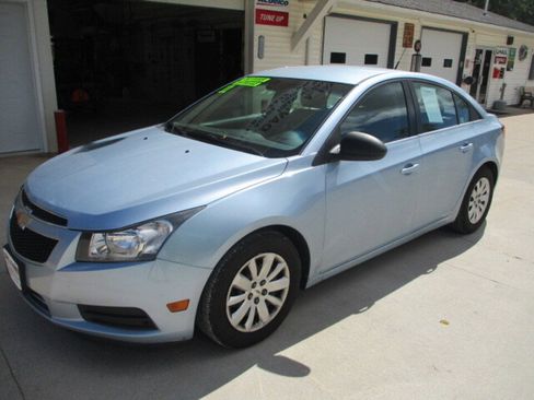 Used 2011 Chevrolet Cruze LS image 11