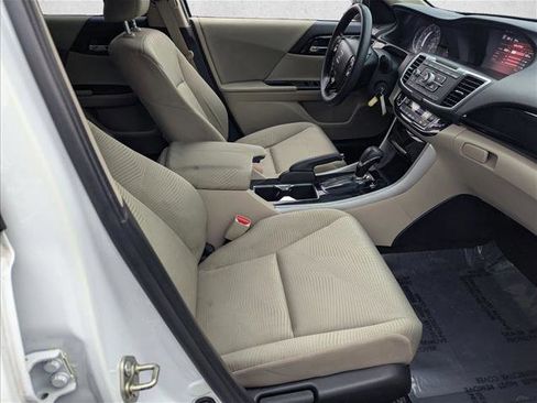 Used 2016 Honda Accord LX image 19