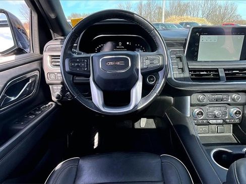 Used 2022 GMC Yukon XL SLT w/ SLT Premium Package image 8