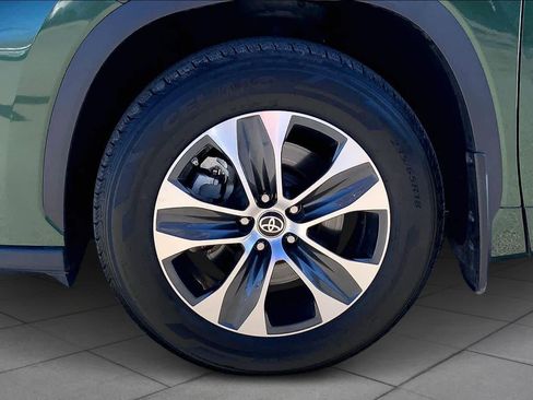 Used 2023 Toyota Highlander XLE FWD image 11