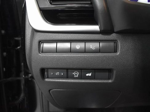 Certified 2025 Nissan Rogue SL w/ Tech Package image 19