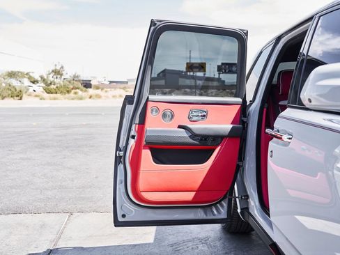 Used 2024 Rolls-Royce Cullinan Black Badge w/ Dark Exterior Package image 26