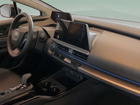 Used 2025 Toyota Prius XLE FWD image 37